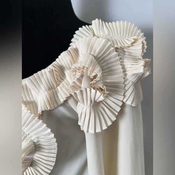 Off the shoulder avante grade blouse - Picture 3 of 7